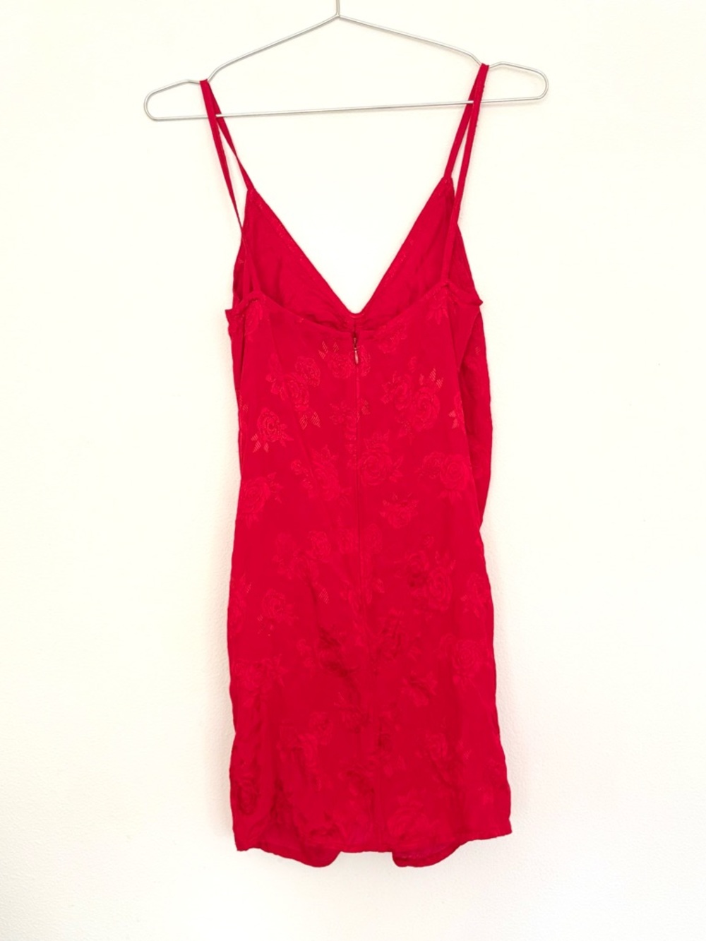 motel red rose ruched mini - satin viscose floral panthus dress S euc